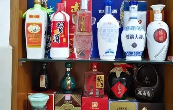 廣東隱形富豪曬藏酒,不見(jiàn)茅臺(tái) 五糧液,網(wǎng)友 只會(huì)掙錢(qián)不會(huì)花